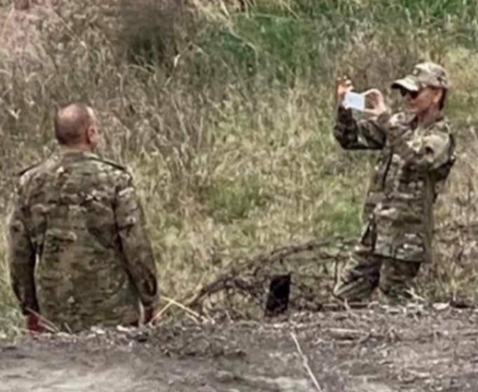 Foto - Bölgede provokasyon, görüntüler dünyaya servis edildi! Keskin nişancılar Aliyev’e kilitlendi