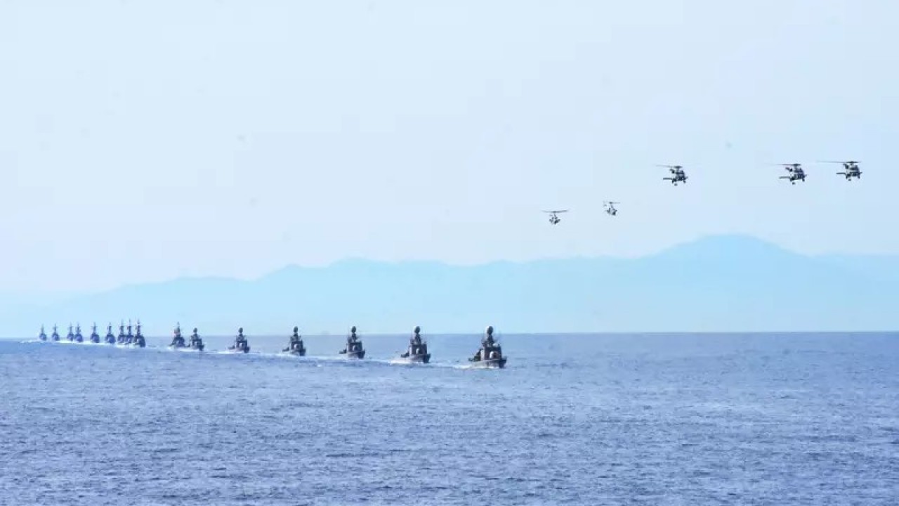 Foto - Bölgede sıcak gelişme: Türk savaş gemileri ve savaş uçakları engelledi