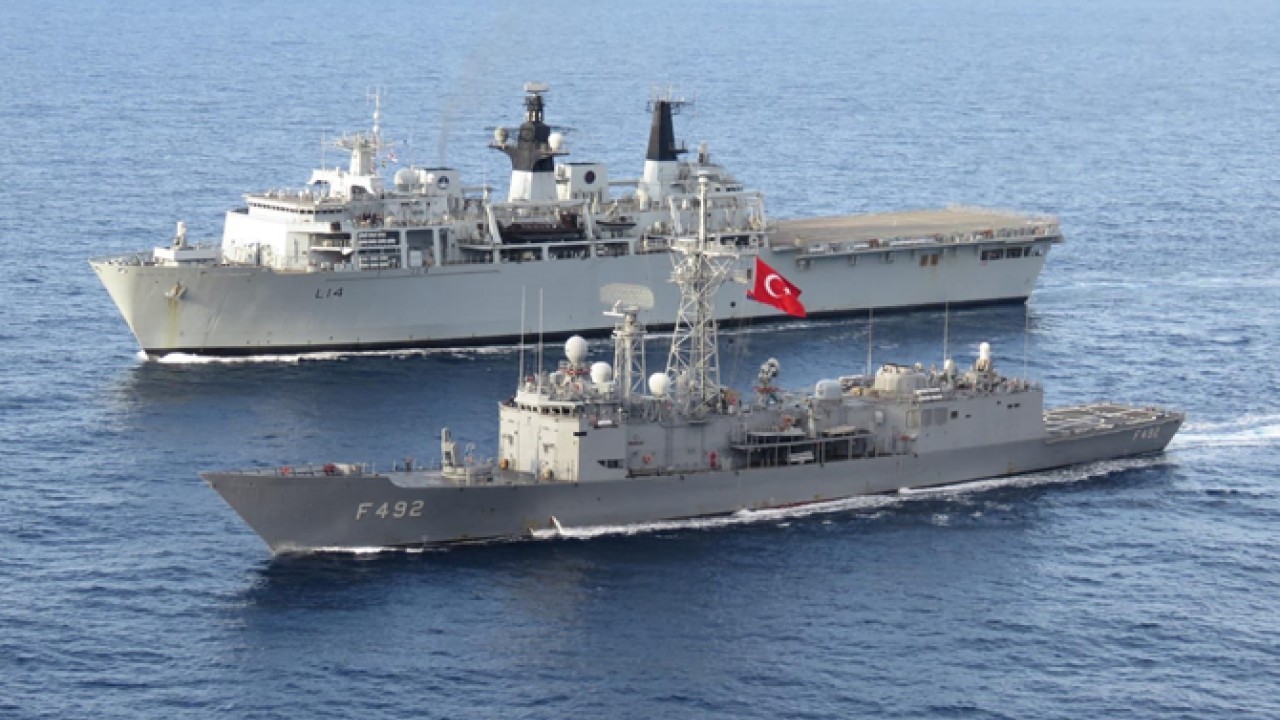 Foto - Bölgede sıcak gelişme: Türk savaş gemileri ve savaş uçakları engelledi