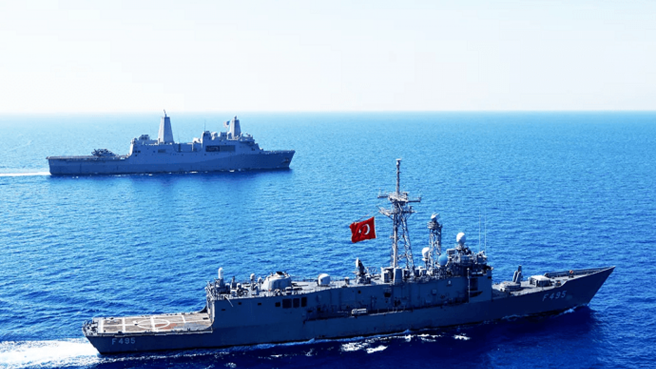 Foto - Bölgede sıcak gelişme: Türk savaş gemileri ve savaş uçakları engelledi