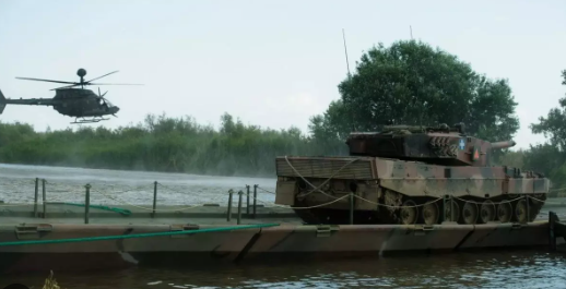 Foto - Bölgede sıcak gelişme! Türkiye'ye saldırmak için kritik nehri tanklarla, helikopterlerle geçtiler