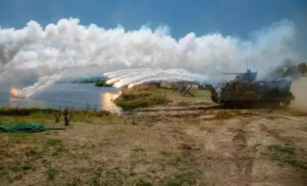 Foto - Bölgede sıcak gelişme! Türkiye'ye saldırmak için kritik nehri tanklarla, helikopterlerle geçtiler