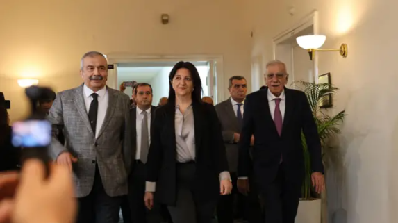 Foto - Bölgede Türkiye ‘siz bir çözüm yok! DEM Kandil’i mi seçecek yoksa YPG’yi mi?