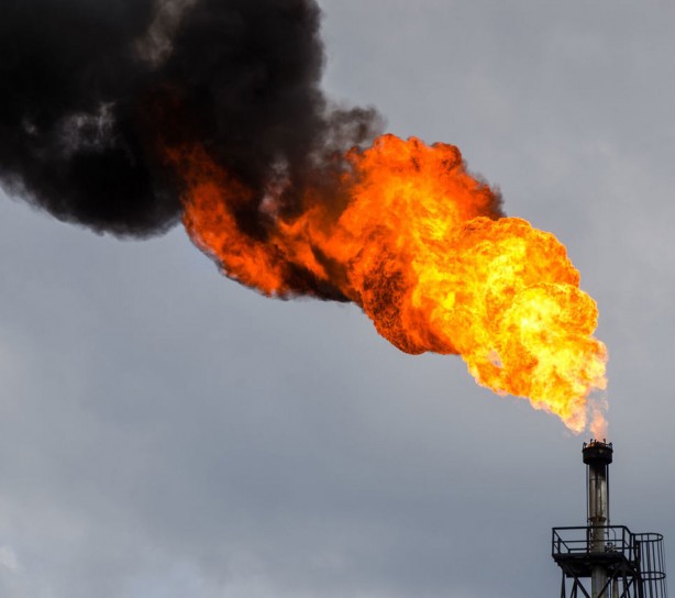 Foto - Bölgeden doğalgaz fışkırırken gaz sahası vuruldu! Türk şirket apar topar sahayı terk etti