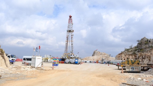 O ilimizden petrol fışkırıyor! Çıkartılan günlük petrol miktarı herkesi şaşırttı, vali bölgeye gitti