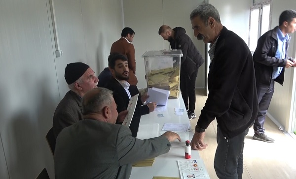 Foto - Bölgeye huzur geri geldi! Bu köyde tam 30 sene sonra oy kullanıldı