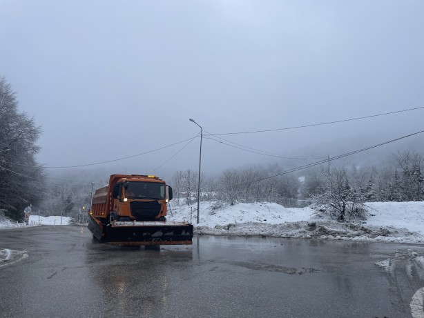 Foto - Bolu Dağı'nda kar ve sis etkili oluyor! Ekiplerden sürücülere uyarı