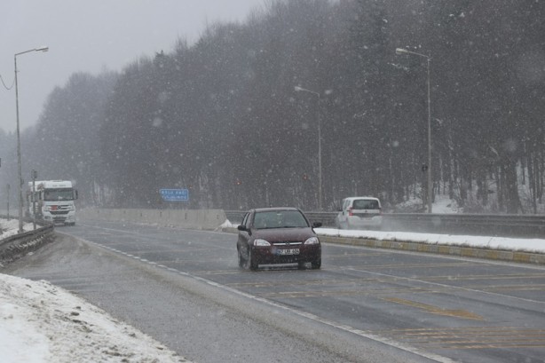 Bolu Dağı'nda kar yağışı