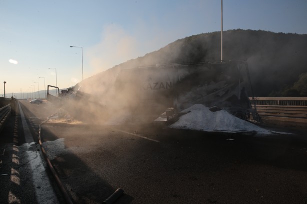 Foto - Bolu Dağı'nda kaza! İstanbul yönü ulaşıma kapatıldı