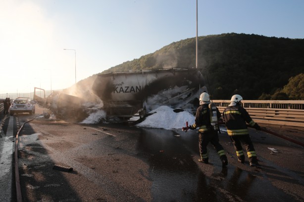Foto - Bolu Dağı'nda kaza! İstanbul yönü ulaşıma kapatıldı