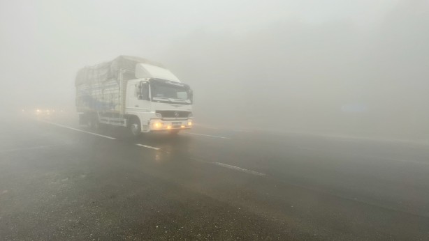 Foto - Bolu Dağı'nda sürücüler yolda güçlükle ilerliyor