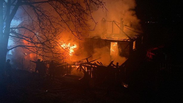 Foto - Bolu'da ahşap ev cayır cayır yandı!