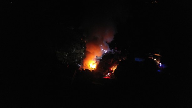 Bolu'da ahşap ev cayır cayır yandı!