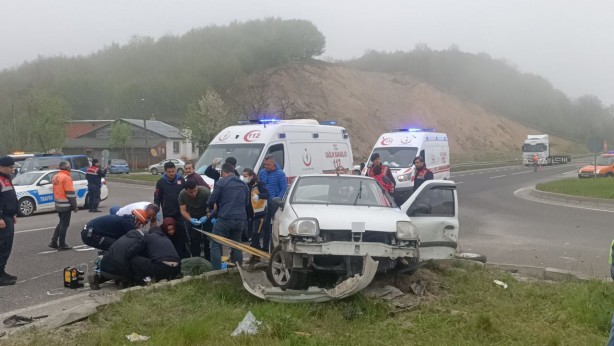 Foto - Bolu’da feci kaza! 2’si ağır 7 yaralı