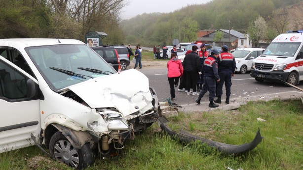 Foto - Bolu’da feci kaza! 2’si ağır 7 yaralı