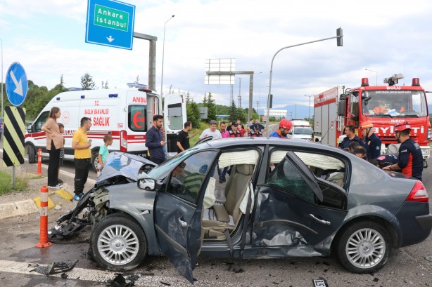 Foto - Bolu'da feci kaza! Ortalık savaş alanına döndü: 9 yaralı
