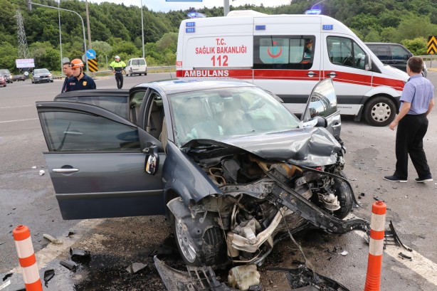 Foto - Bolu'da feci kaza! Ortalık savaş alanına döndü: 9 yaralı
