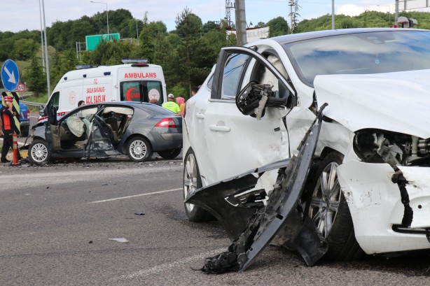 Bolu'da feci kaza! Ortalık savaş alanına döndü: 9 yaralı