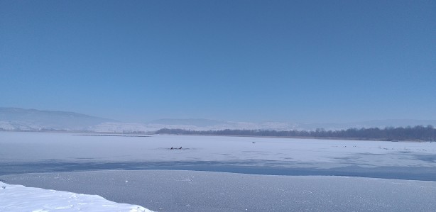 Bolu'da göl buz tuttu