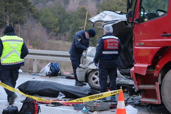 Foto - Bolu'da korkunç kaza: 2'si çocuk 4 kişi hayatını kaybetti