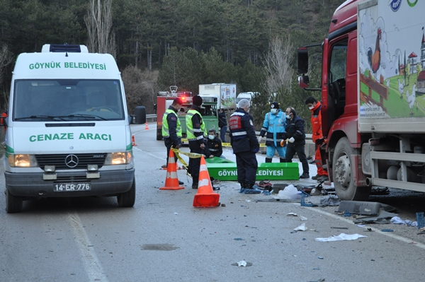 Foto - Bolu'da korkunç kaza: 2'si çocuk 4 kişi hayatını kaybetti