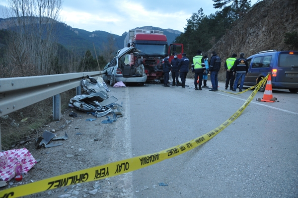 Foto - Bolu'da korkunç kaza: 2'si çocuk 4 kişi hayatını kaybetti