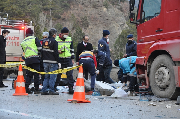 Bolu'da korkunç kaza: 2'si çocuk 4 kişi hayatını kaybetti