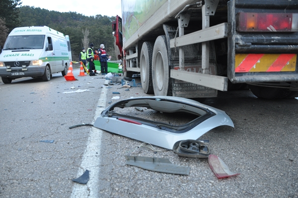 Foto - Bolu'da korkunç kaza: 2'si çocuk 4 kişi hayatını kaybetti