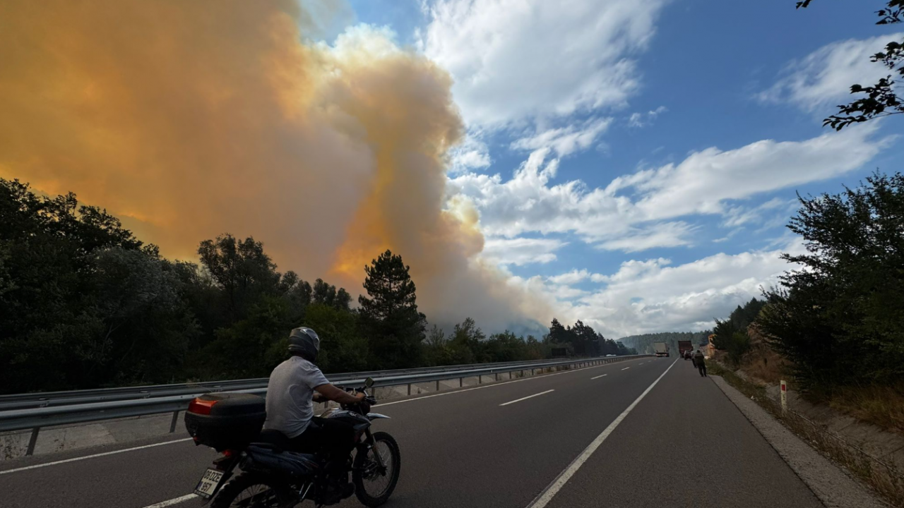 Foto - Bolu'da orman yangını! Mengen-Devrek kara yolu ulaşıma kapatıldı