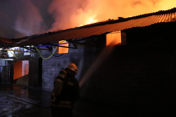 Foto - Bolu’da samanlık alevlere teslim oldu