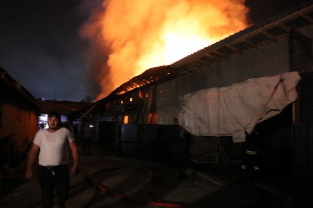 Foto - Bolu’da samanlık alevlere teslim oldu