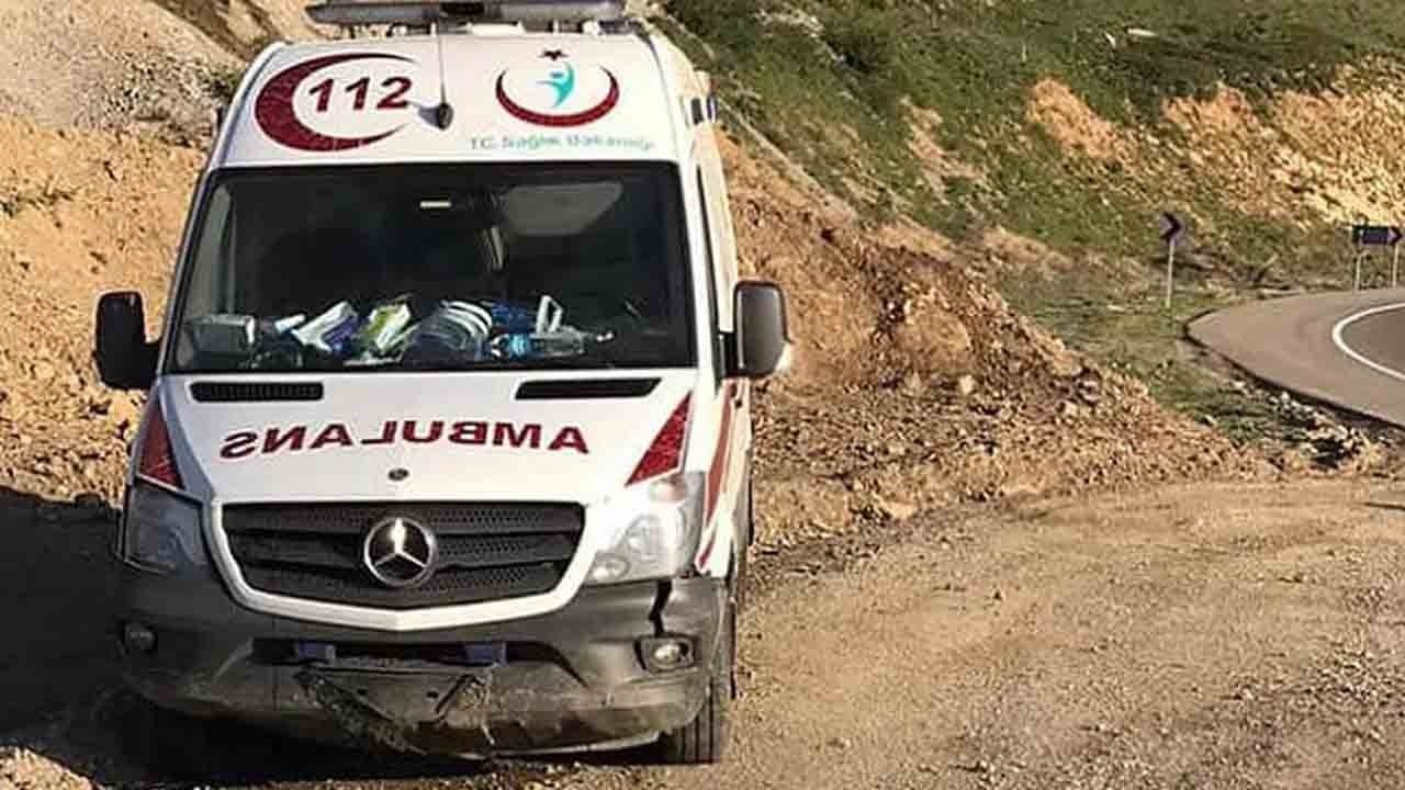 Foto - Bolu'da tır ile pikap kafa kafaya çarpıştı: 1 ölü, 2 yaralı