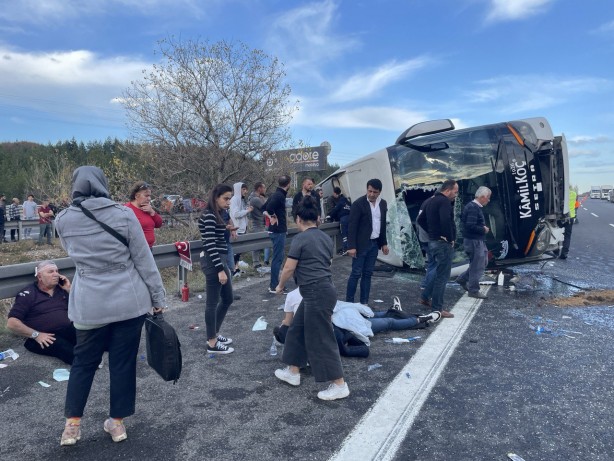 Foto - Bolu'da yolcu otobüsü devrildi! Çok sayıda yaralı var