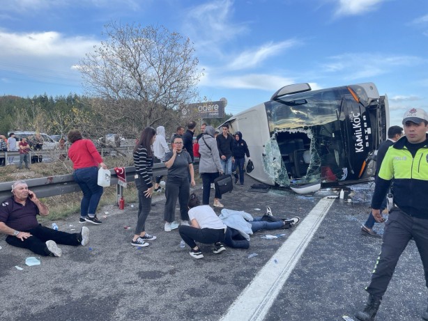 Foto - Bolu'da yolcu otobüsü devrildi! Çok sayıda yaralı var