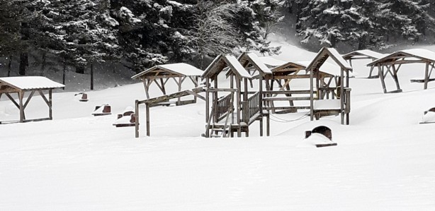Foto - Bolu'daki Abant Tabiat Parkı ile Karabük'teki Keltepe Kayak Merkezi'nde kar etkili oluyor