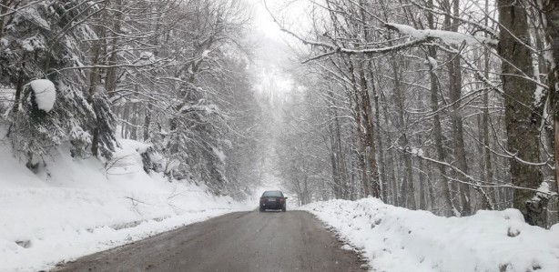Foto - Bolu'daki Abant Tabiat Parkı ile Karabük'teki Keltepe Kayak Merkezi'nde kar etkili oluyor