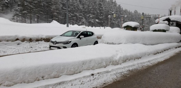 Foto - Bolu'daki Abant Tabiat Parkı ile Karabük'teki Keltepe Kayak Merkezi'nde kar etkili oluyor