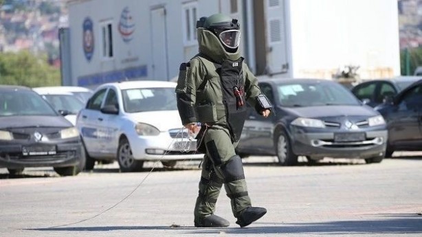 Bomba imha uzmanı polislerinin cesareti