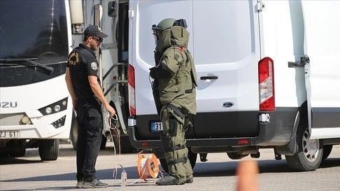Foto - Bomba imha uzmanı polislerinin cesareti