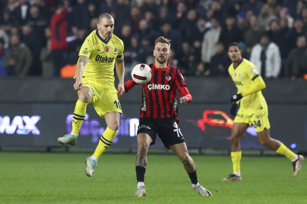 Foto - Bomba teklif aldığını açıkladı ve gerçek başka çıktı! Fenerbahçe bu sefer baltayı taşa vurdu!