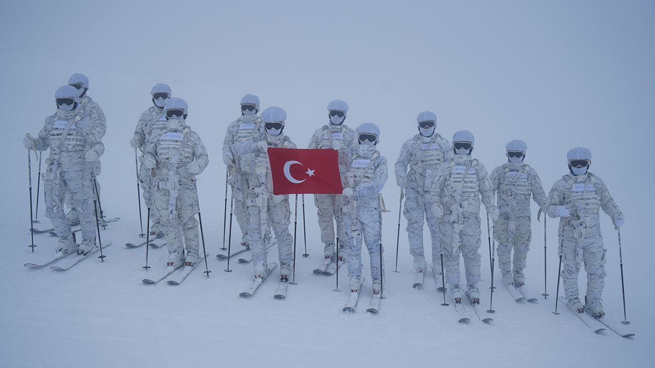 Foto - Bordo Bereliler'in zorlu eğitimi