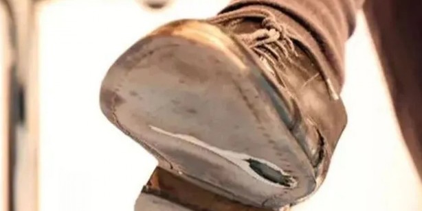 Foto - Rishi Sunak ülkeyi yönetemeyecek kadar zengin deniyordu...Başbakan adayının delik ayakkabısı olay oldu! 