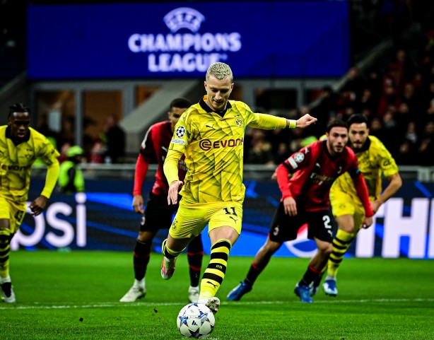 Foto - Borussia Dortmund turladı! Milan sahaya gömüldü