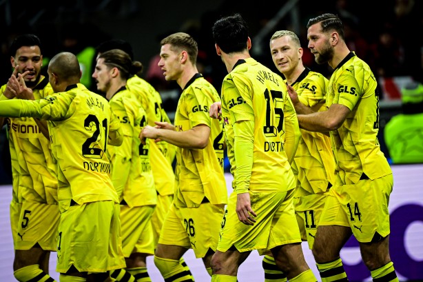 Foto - Borussia Dortmund turladı! Milan sahaya gömüldü