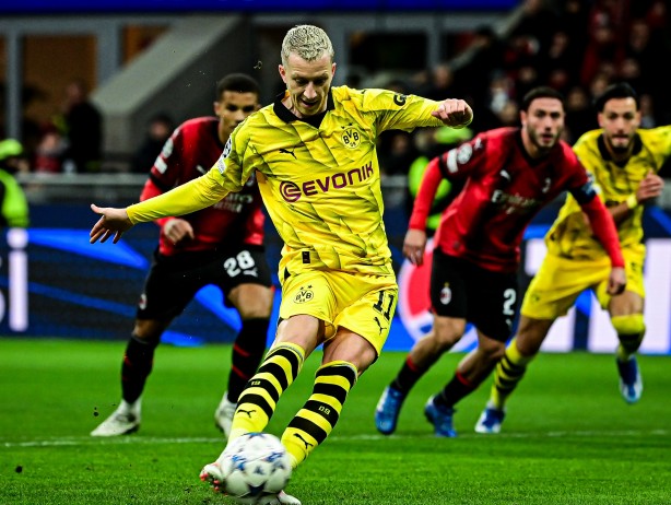 Borussia Dortmund turladı! Milan sahaya gömüldü