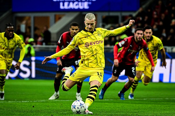 Foto - Borussia Dortmund turladı! Milan sahaya gömüldü