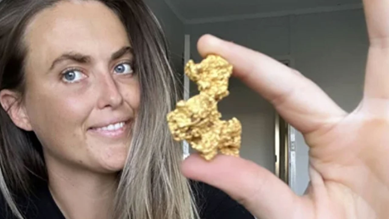 Foto - Boş arazide büyük bir hazine buldu! Kendisi bile inanamadı, altının büyüklüğü paha biçilemiyor