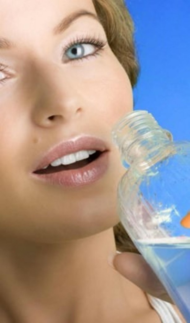 Foto - Boş mideye 4 bardak su içerseniz...