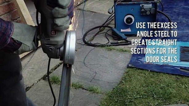 Foto - Boş varilden barbekü yaptı!