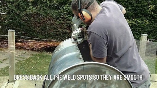 Foto - Boş varilden barbekü yaptı!